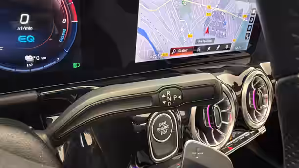 MERCEDES GLA 23 / 28