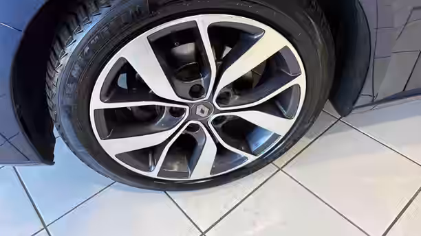 RENAULT MEGANE IV BERLINE 14 / 21