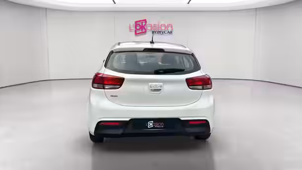 KIA RIO 4 / 23