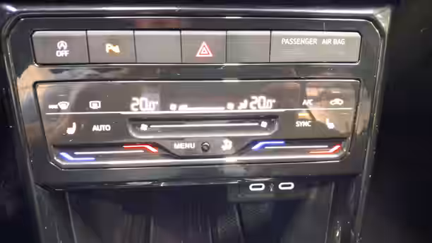 VOLKSWAGEN T-CROSS 18 / 24