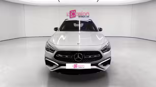 MERCEDES GLA 8 / 22