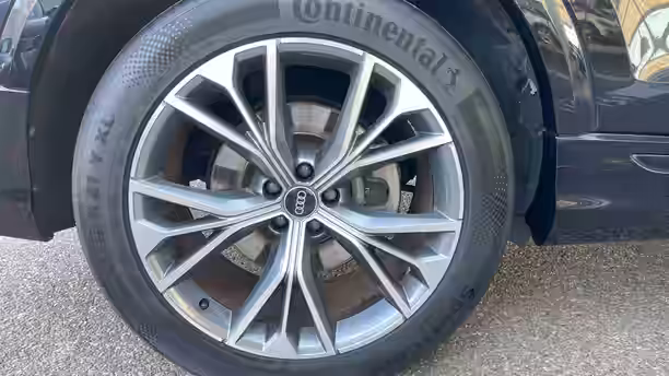 AUDI Q8 38 / 49