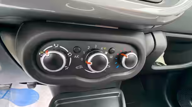 RENAULT TWINGO III 15 / 16