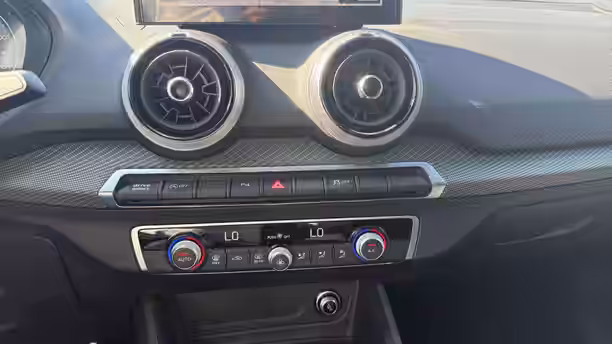 AUDI Q2 22 / 24