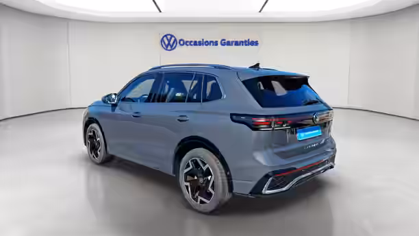 VOLKSWAGEN TIGUAN 3 / 26