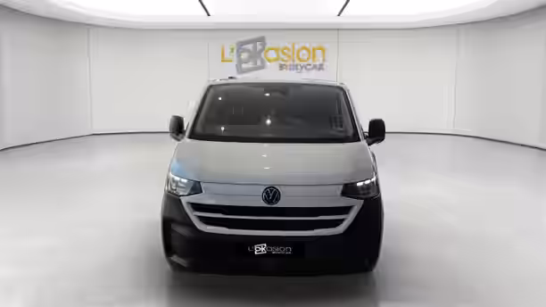 VOLKSWAGEN UTILITAIRES TRANSPORTER VAN 8 / 17