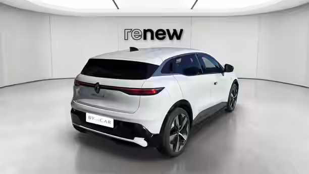 RENAULT MEGANE E-TECH 5 / 23