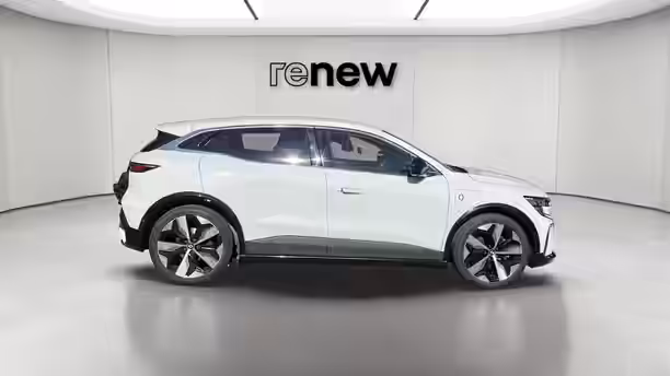 RENAULT MEGANE E-TECH 6 / 23