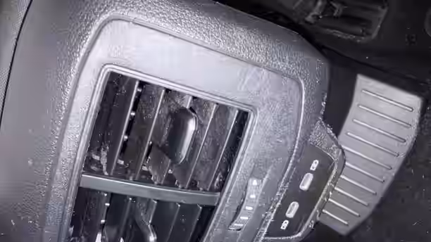 VOLKSWAGEN T-ROC 41 / 44