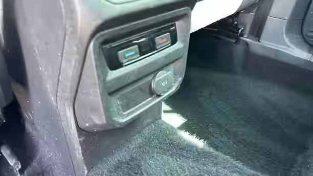 VOLKSWAGEN TIGUAN 20 / 26
