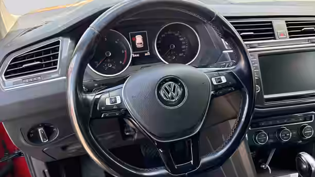 VOLKSWAGEN TIGUAN 10 / 26