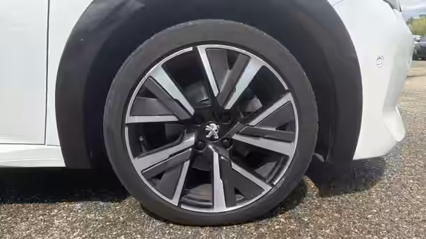 PEUGEOT 208 17 / 36