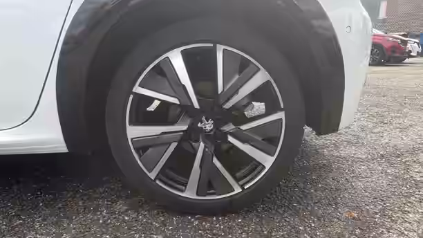 PEUGEOT 208 15 / 36