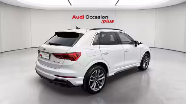 AUDI Q3 5 / 32