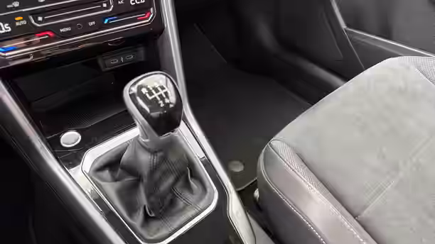 VOLKSWAGEN T-ROC 24 / 24