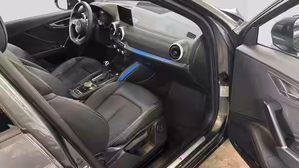 AUDI Q2 33 / 37