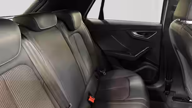 AUDI Q2 35 / 37