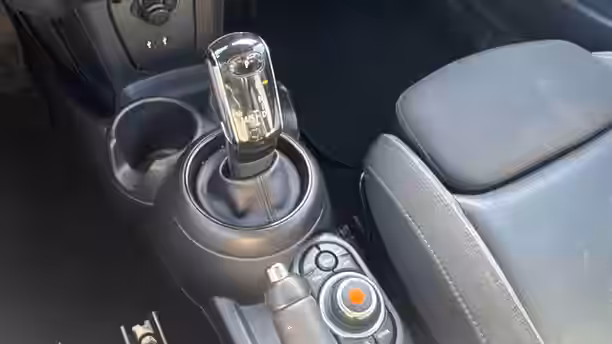 MINI CABRIOLET F57 LCI 22 / 38