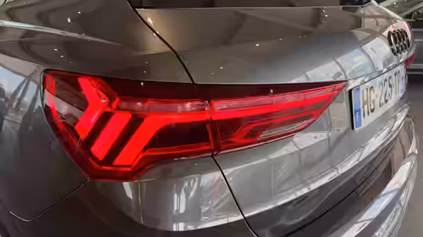 AUDI Q3 31 / 32