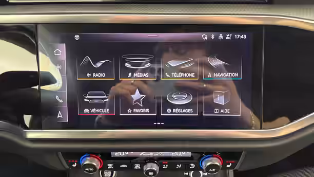 AUDI Q3 22 / 24