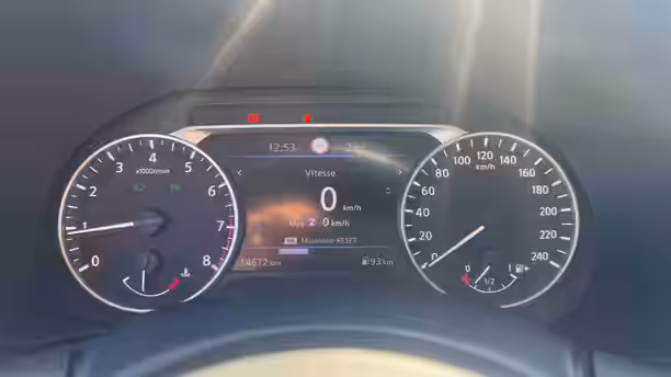 NISSAN JUKE 2021.5 16 / 22