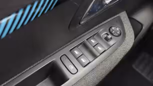 PEUGEOT 208 22 / 55