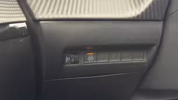 PEUGEOT 208 23 / 55
