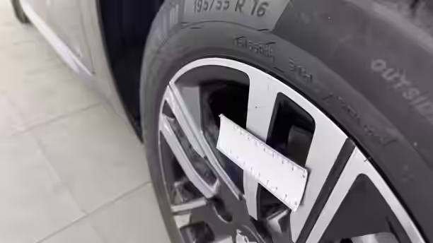 PEUGEOT 208 44 / 55