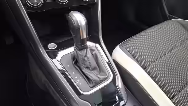 VOLKSWAGEN T-ROC 24 / 26
