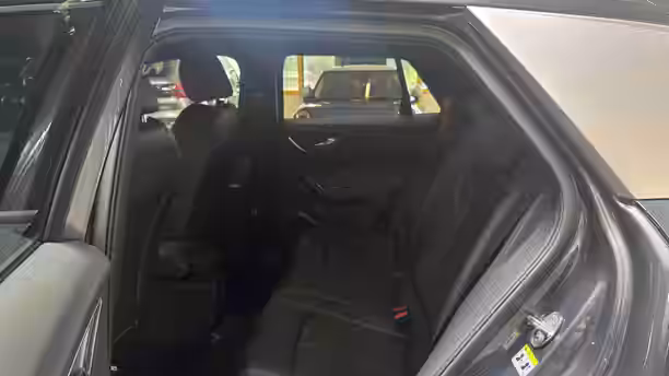 AUDI Q2 35 / 37