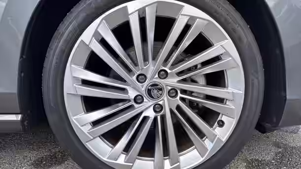SKODA SUPERB 30 / 30