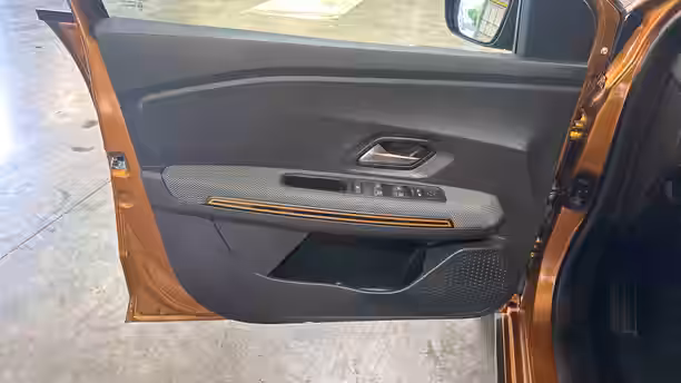 DACIA SANDERO 25 / 32