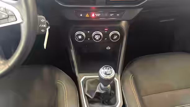 DACIA SANDERO 15 / 32