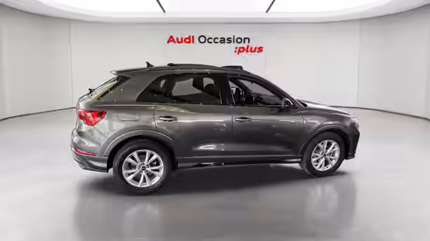 AUDI Q3 6 / 32