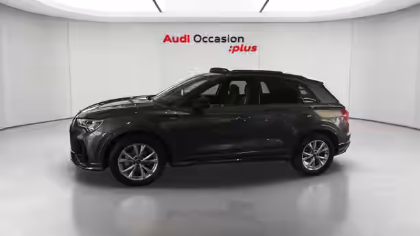 AUDI Q3 2 / 32