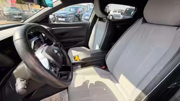 RENAULT MEGANE E-TECH 11 / 22