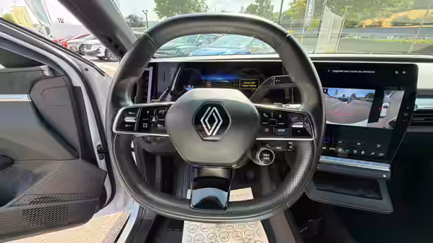 RENAULT MEGANE E-TECH 10 / 22