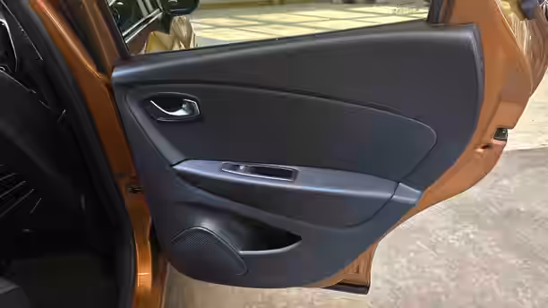 RENAULT CAPTUR 24 / 33