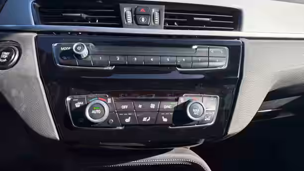 BMW X1 F48 11 / 32