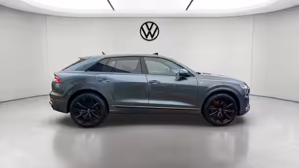 AUDI Q8 6 / 30