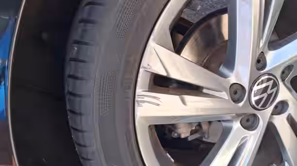 VOLKSWAGEN GOLF 25 / 26