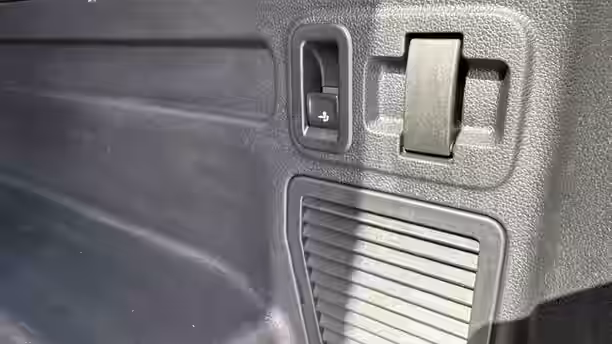 VOLKSWAGEN TOURAN 20 / 20