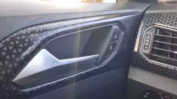 VOLKSWAGEN T-CROSS 32 / 52