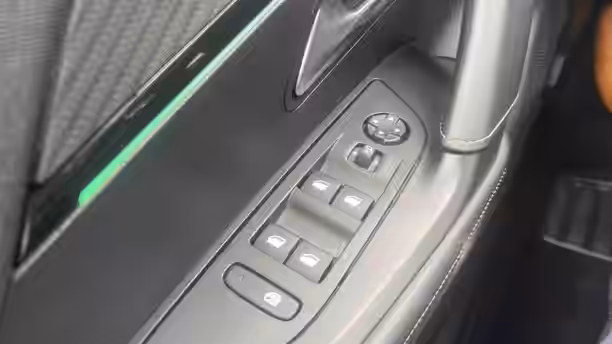 PEUGEOT 2008 17 / 21