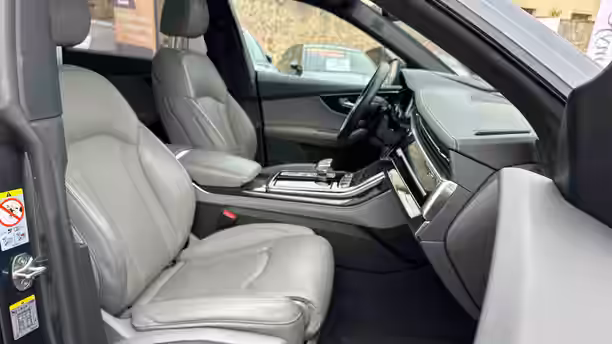 AUDI Q8 25 / 30