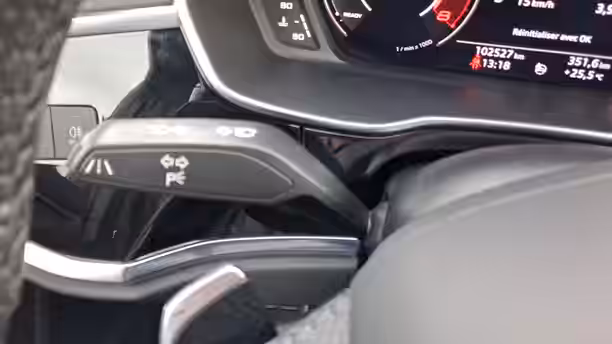 AUDI RS Q3 33 / 60