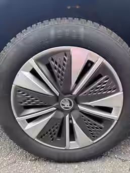 SKODA KAROQ 24 / 26