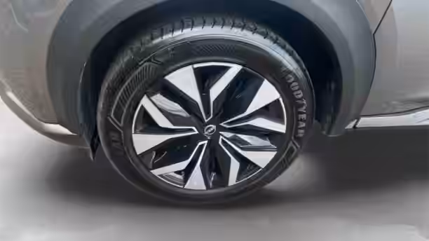 NISSAN JUKE 14 / 21