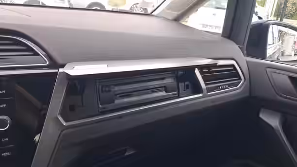 VOLKSWAGEN TOURAN BUSINESS 38 / 63