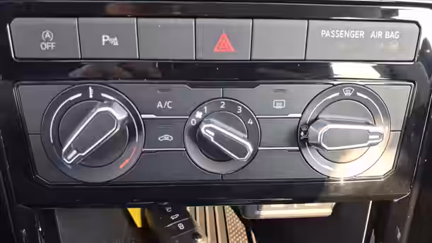 VOLKSWAGEN T-CROSS 15 / 16